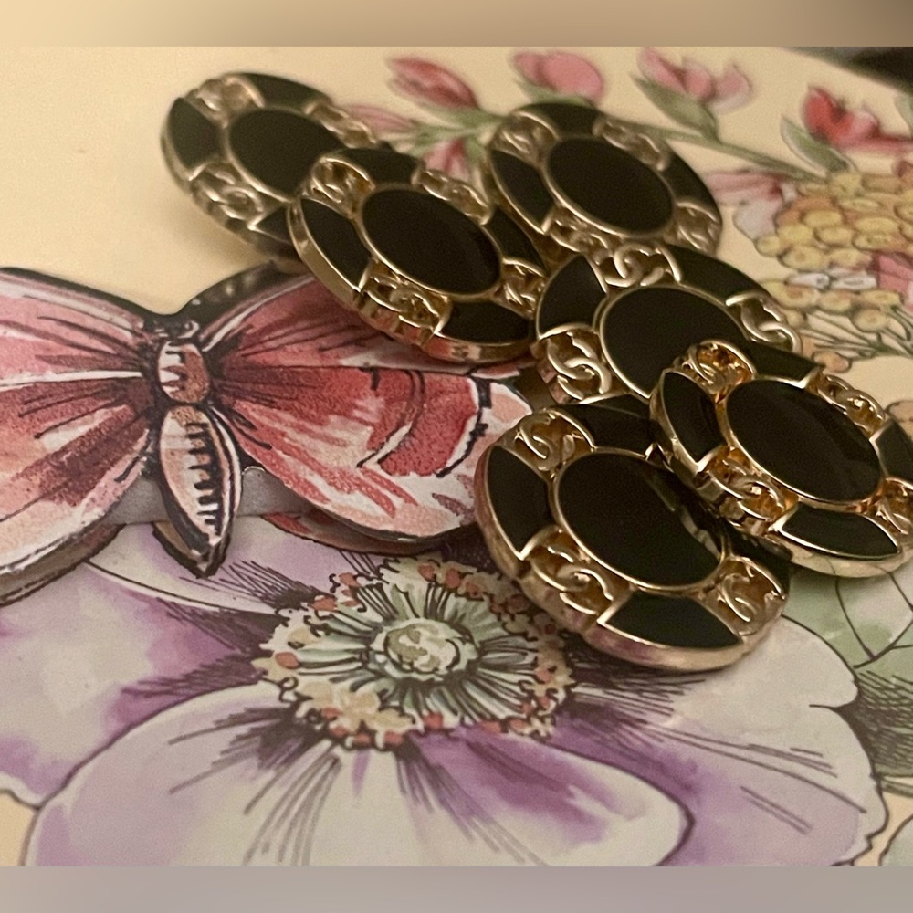 Set of 6 Chanel Buttons - Picture 3 of 12